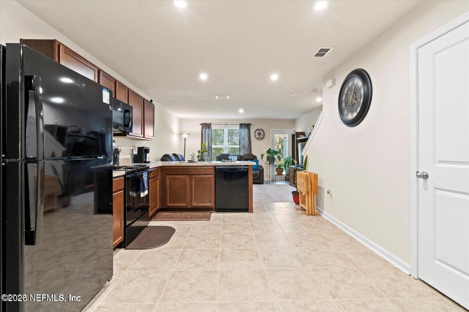 Property Photo: 5893 Creekside Crossing Drive FL 32210