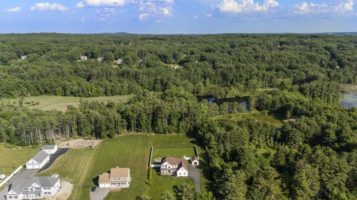 Property Photo: 152 South Road NH 03053