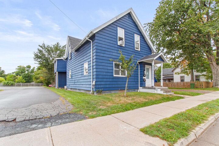 32 Pleasant Street — photo 1