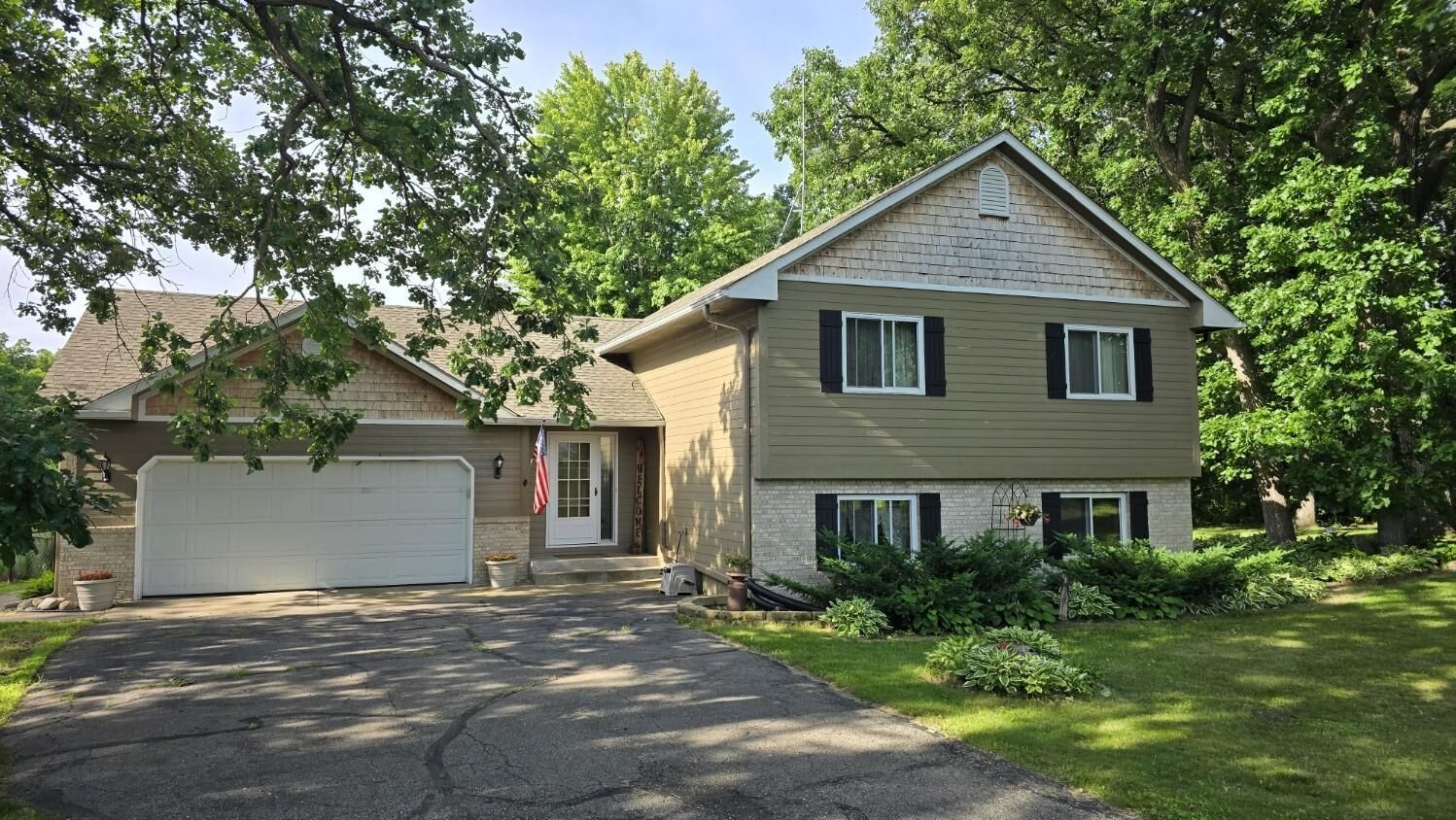 Property Photo: 235 Englewood Road MN 55320