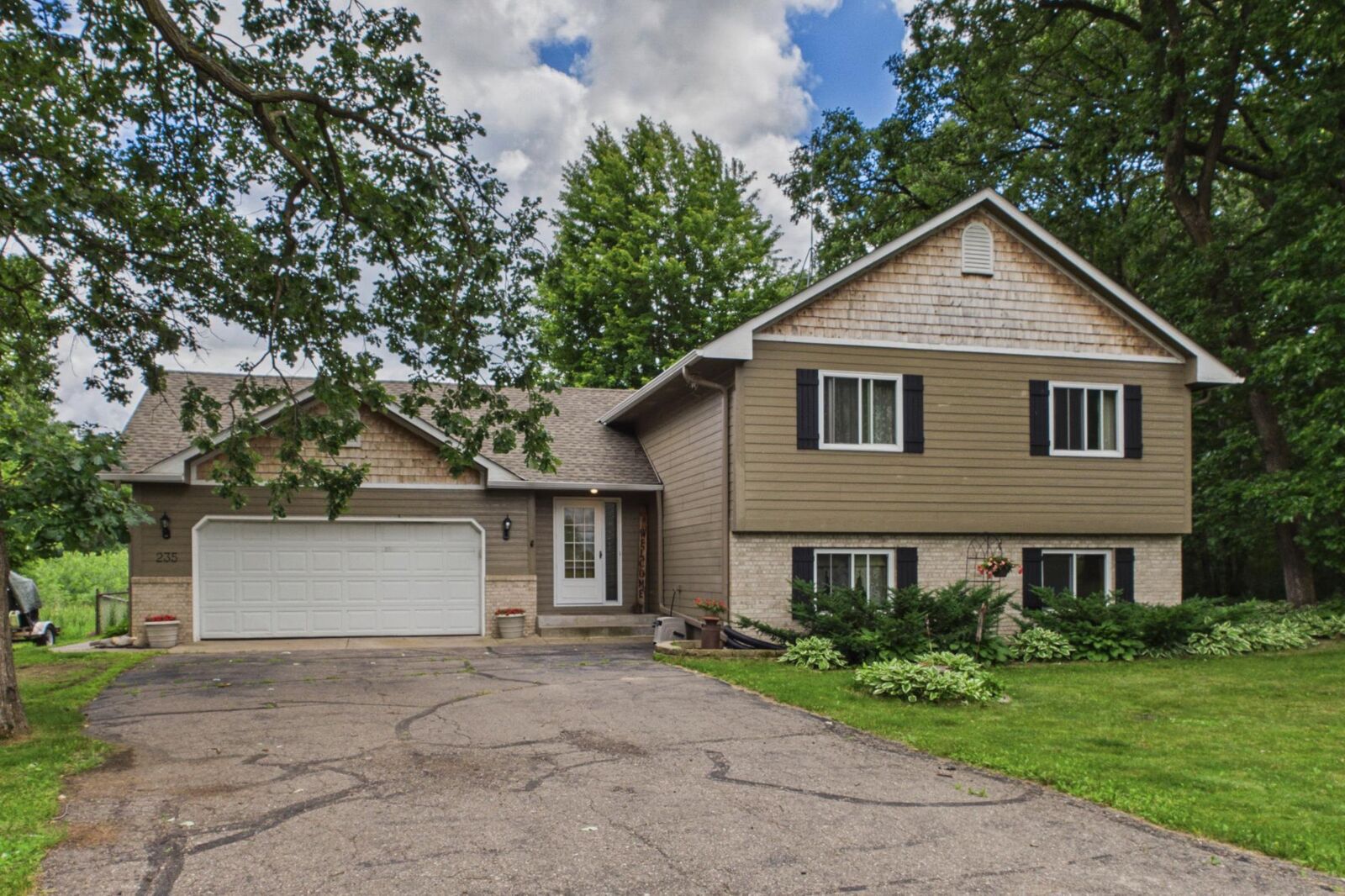 Property Photo:  235 Englewood Road  MN 55320 