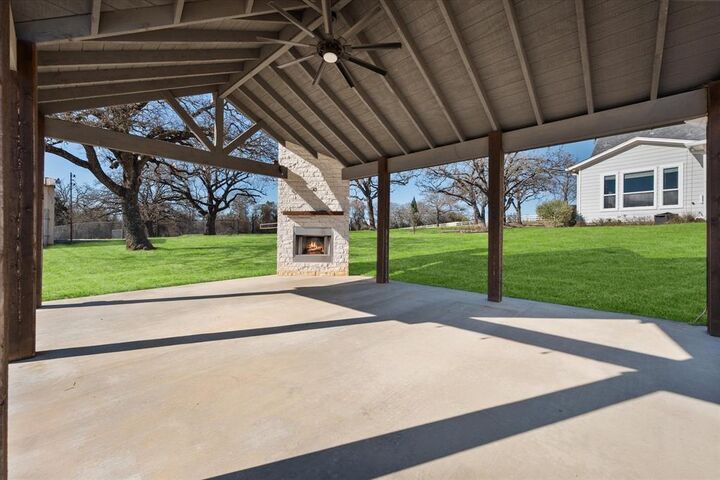 Property Photo: 6056 Bennett Lawson Road TX 76063