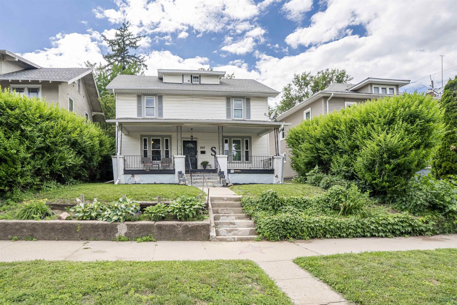 Property Photo: 2013 Grandview Blvd IA 51104
