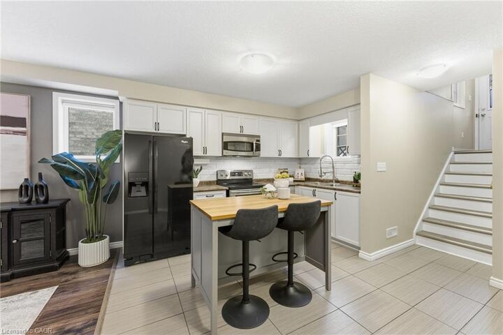 Property Photo:  931 Glasgow Street 14D  ON N2N 0B6 