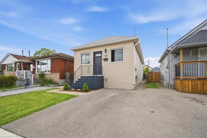 Property Photo:  22 Delena Avenue N  ON L8H 6B4 