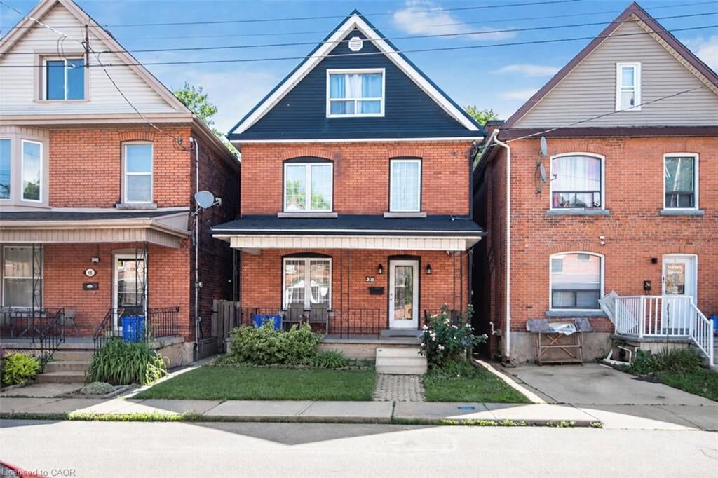 Property Photo:  38 Fairleigh Avenue N  ON L8L 6H2 
