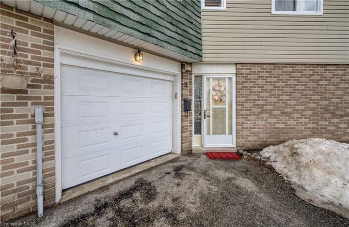 Property Photo:  60 Elmsdale Drive 11  ON N2E 2G4 