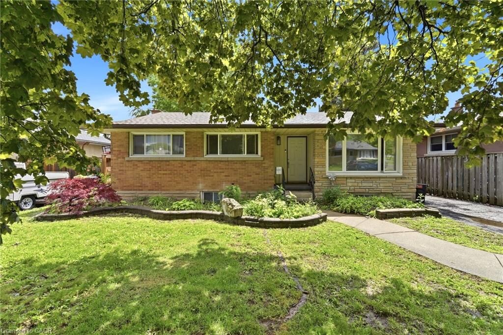 Property Photo: 133 Kingslea Drive Main ON L8T 4A7