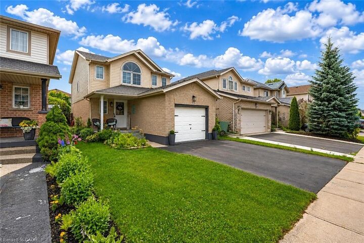 Property Photo: 925 Copper Leaf Crescent ON N2E 3W1