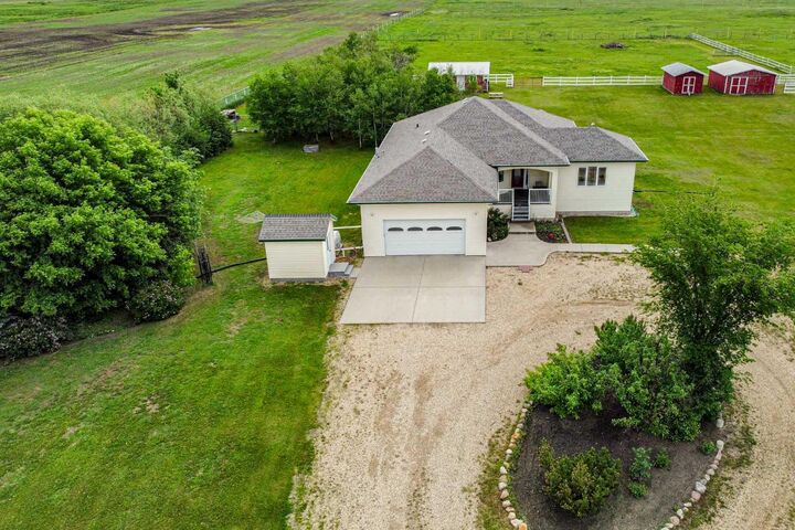 Property Photo: 46479 Range Road 183 AB T0B 3P0