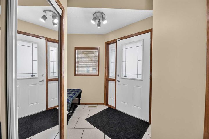 Property Photo: 10 Vantage Crescent AB T4H 0A8