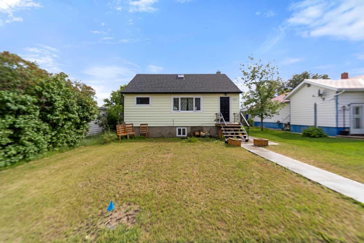 Property Photo:  5219 50 Avenue  AB T4V 0T1 
