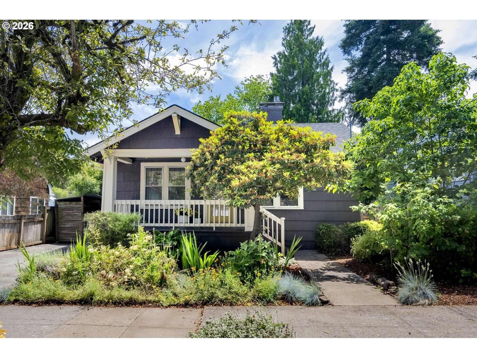 Property Photo: 1912 SE Pine St OR 97214
