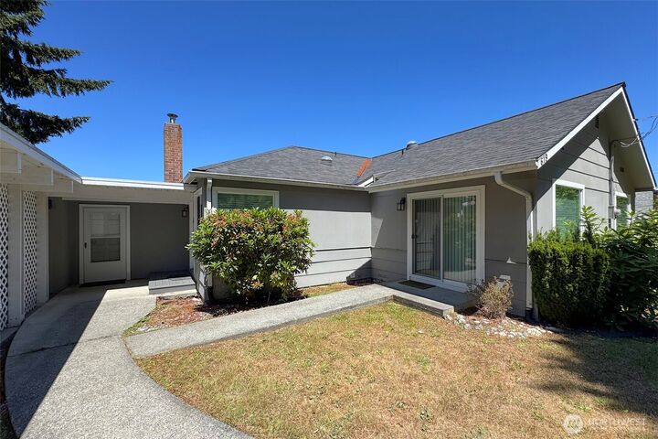 Property Photo: 619 E Park Avenue WA 98362