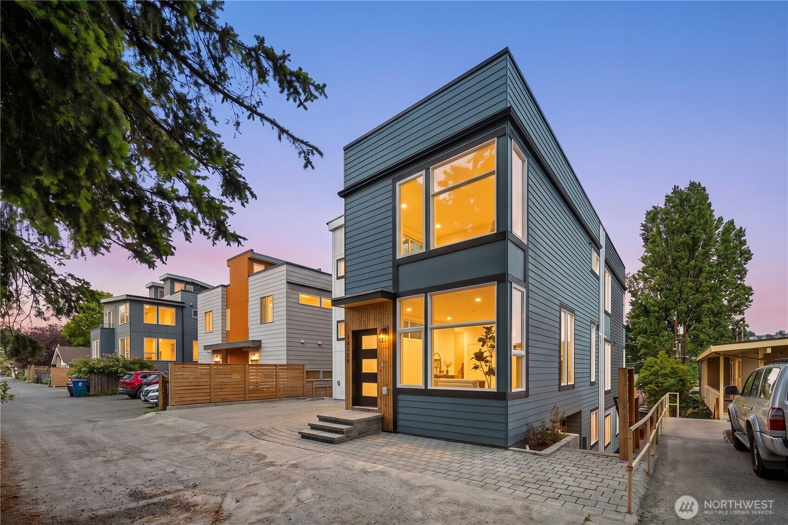 Property Photo:  3035 A  21st Avenue W  WA 98199 