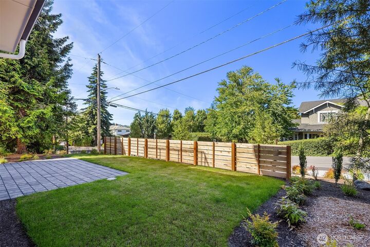Property Photo: 547 16th Avenue W WA 98033