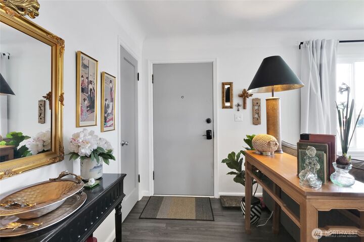 Property Photo:  1118 W Cascade Avenue  WA 98837 