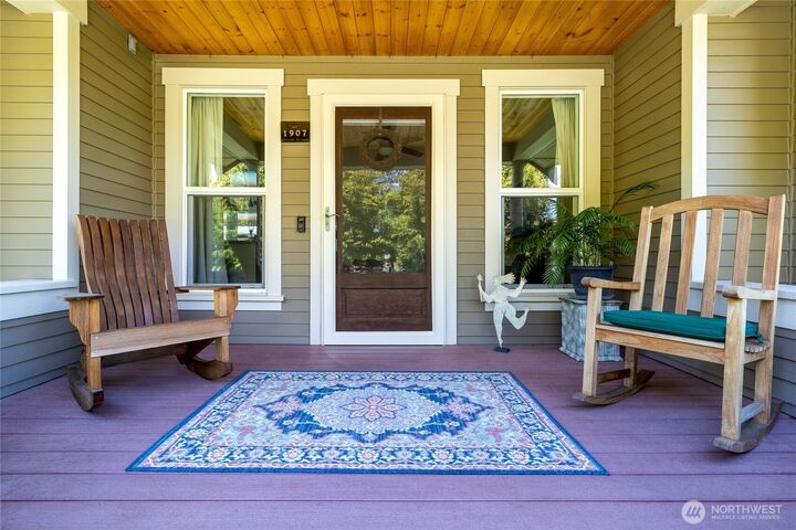 Property Photo: 1146 Hobson Street WA 99362