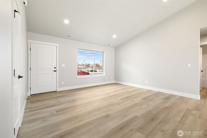 Property Photo:  215  Lessor Loop  WA 98837 