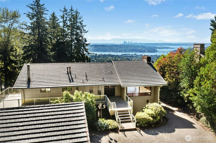 Property Photo: 4736 Somerset Avenue SE WA 98006
