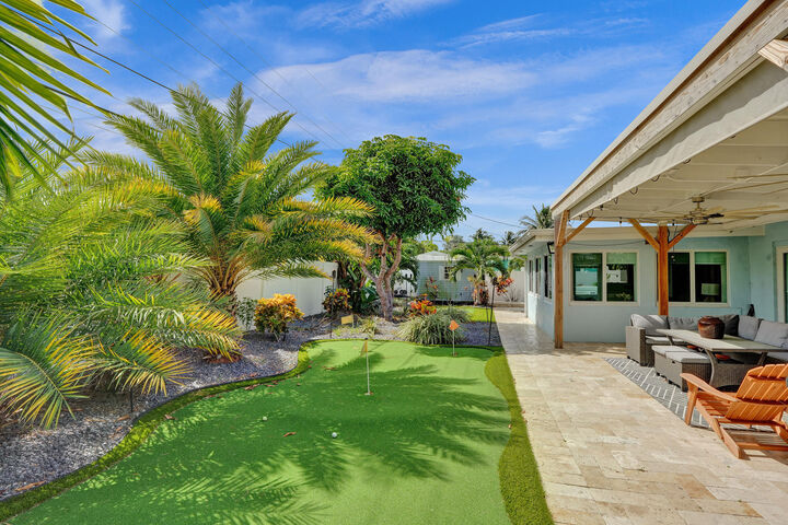 Property Photo: 604 NE 25th Avenue FL 33062