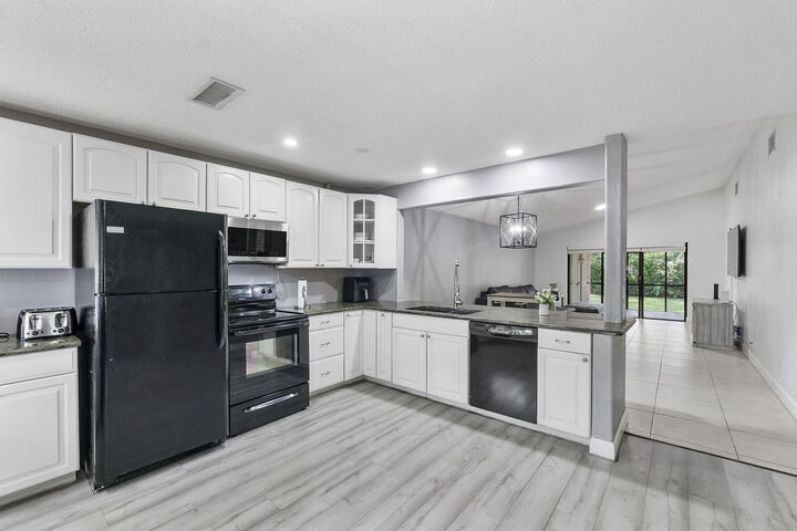 Property Photo: 4148 Palm Forest Drive S FL 33445