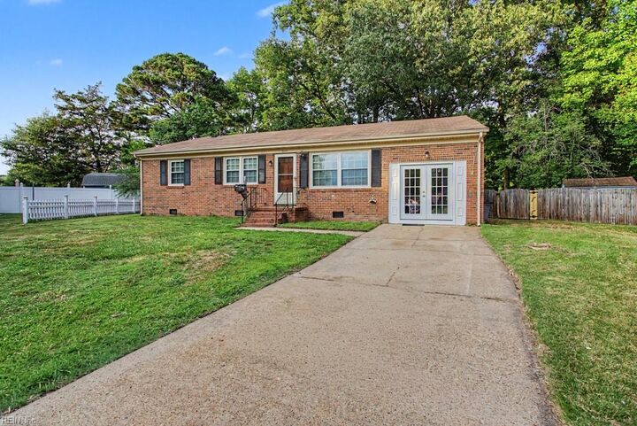 Property Photo:  5000 Hillsboro Ct  VA 23605 