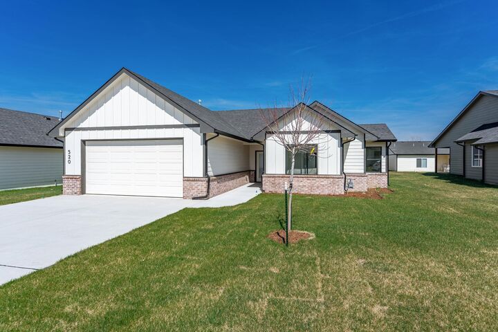 Property Photo:  520 E Elmwood St  KS 67147-1124 