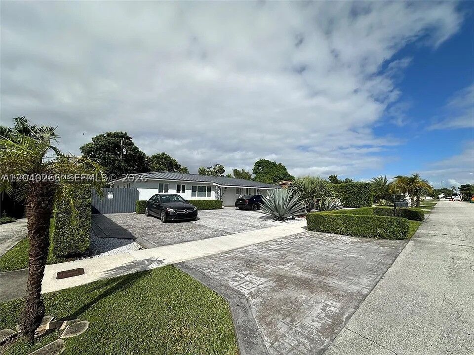 Property Photo:  46xx SW 89th Pl  FL 33165 