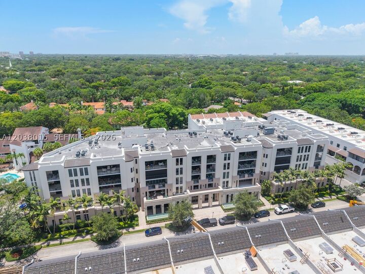 Property Photo: 718 Valencia Ave 403 FL 33134