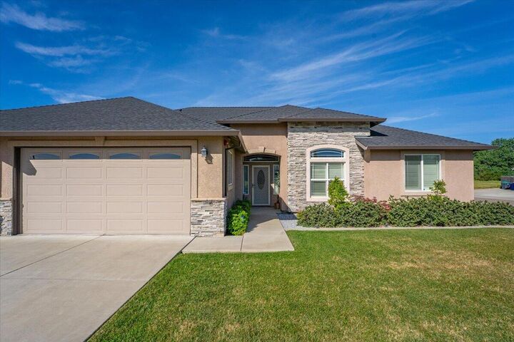 Property Photo:  1560 Carl Court  CA 96080 