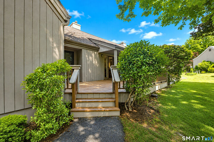 Property Photo:  448 Hammerstone Lane B  CT 06614 