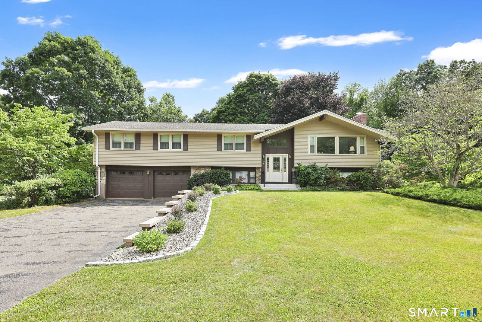 Property Photo:  56 Tumblebrook Drive  CT 06074 
