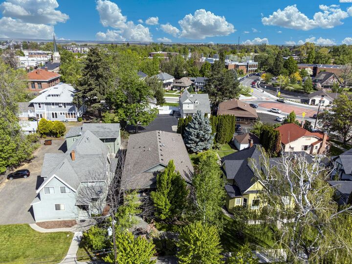 Property Photo:  327 E Birch St  WA 99362 