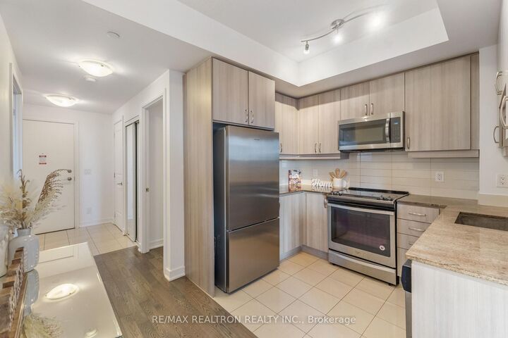 Property Photo:  9205 Yonge Street 501  ON L4C 6Z2 