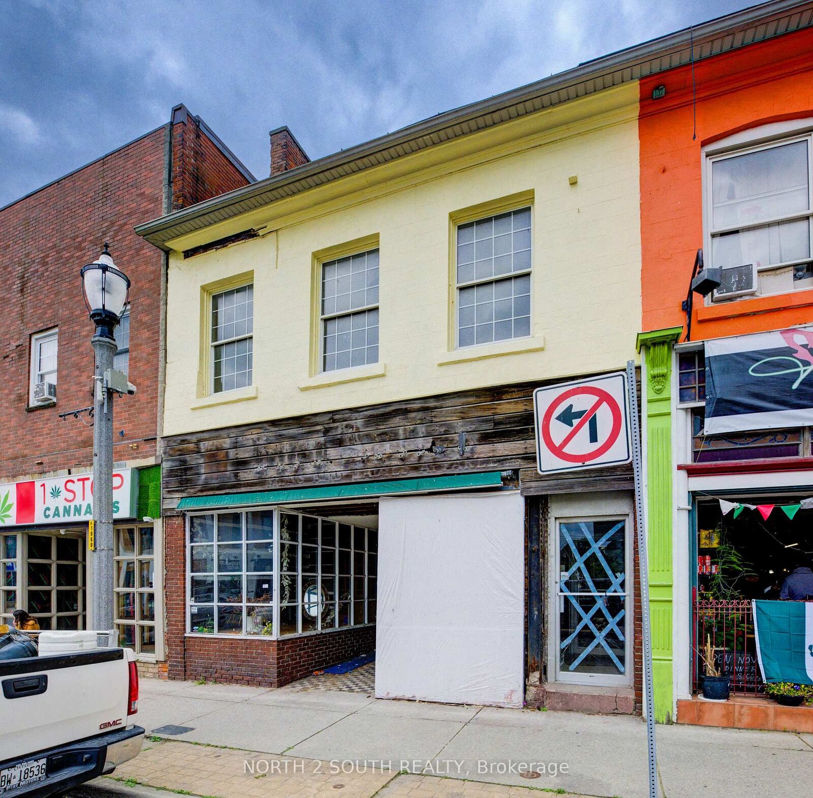 Property Photo: 36 Norfolk Street S ON N3Y 2V9