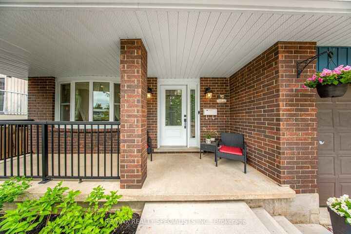 Property Photo: 99 Pinnacle Drive ON N2P 1B8