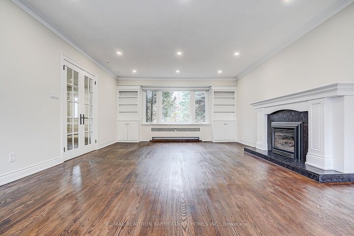 Property Photo: 19 Lower Links Road ON M2P 1H5