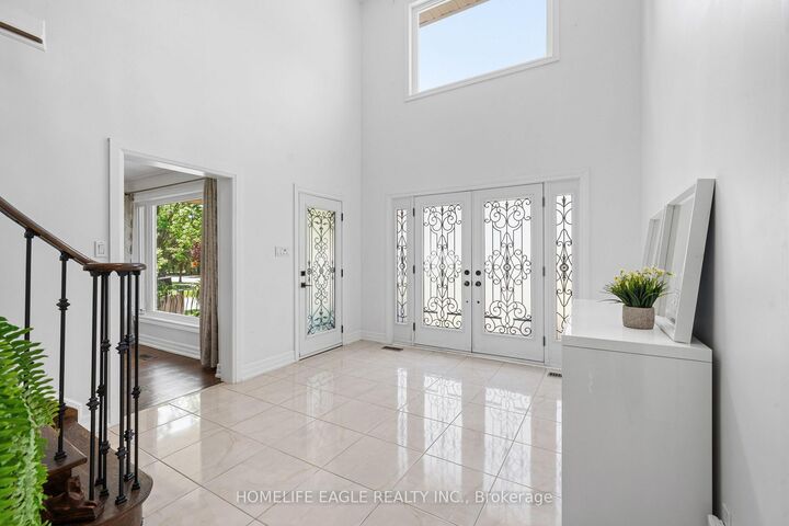 Property Photo:  304 Firglen Ridge  ON L4L 1N7 