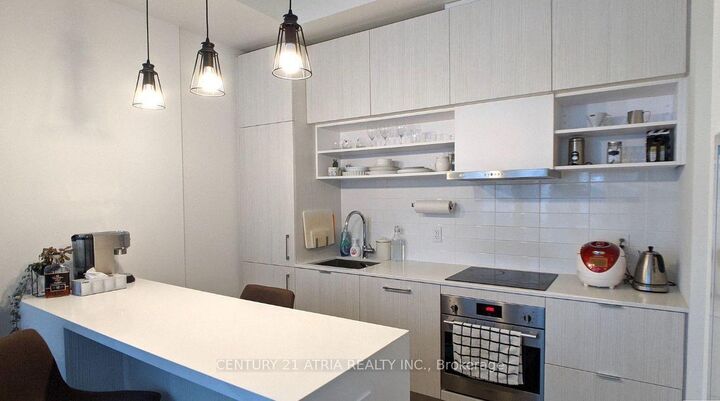 Property Photo: 8 Hillsdale Avenue E 1135 ON M4S 0B2
