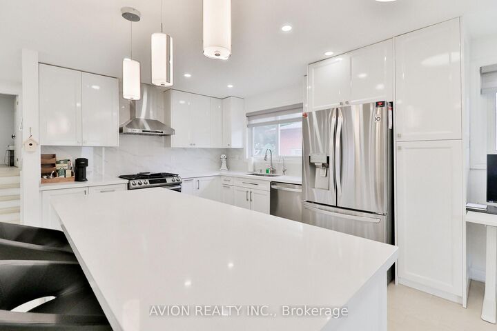 Property Photo: 128 Rutherford Road N ON L6V 2J5