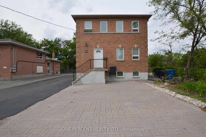 Property Photo: 204 Sheppard Avenue W ON M2N 1N1