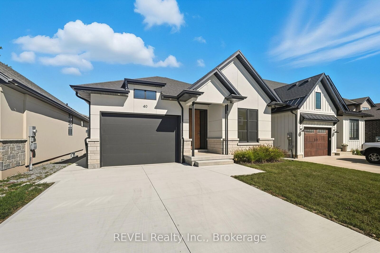 Property Photo: 40 Ivy Crescent ON L2V 0J9