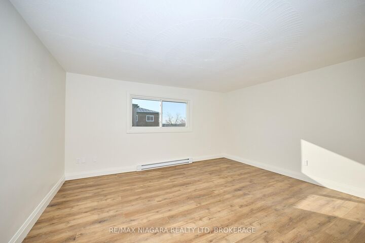 Property Photo:  141 Plymouth Road Unit 8  ON L3B 3C8 