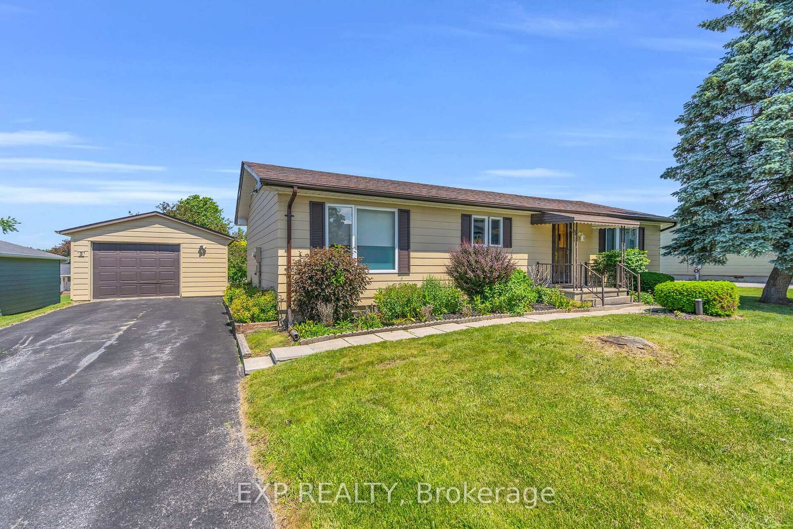Property Photo: 5 Inlet Court ON L0E 1R0