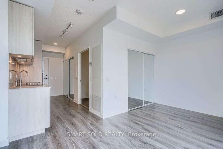 Property Photo:  20 Tubman Avenue 2511  ON M5A 0M5 