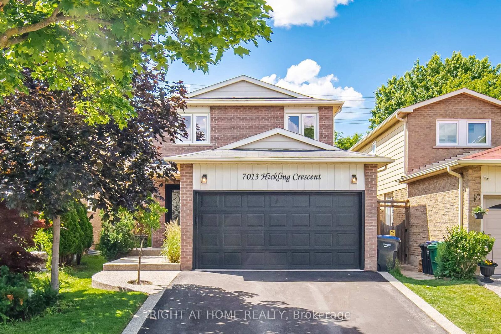 Property Photo: 7013 Hickling Crescent ON L5N 5A6