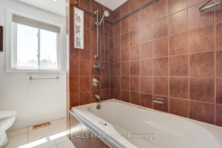 4388 Whittaker Crescent — photo 1