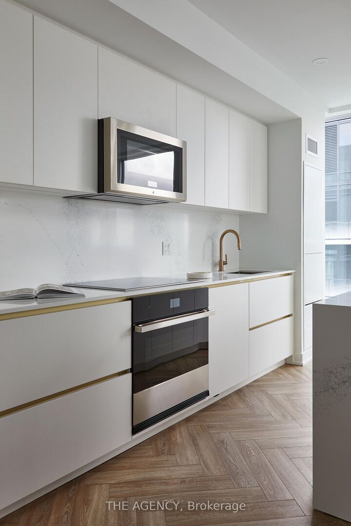 Property Photo:  327 King Street W Ph04  ON M5V 1J5 
