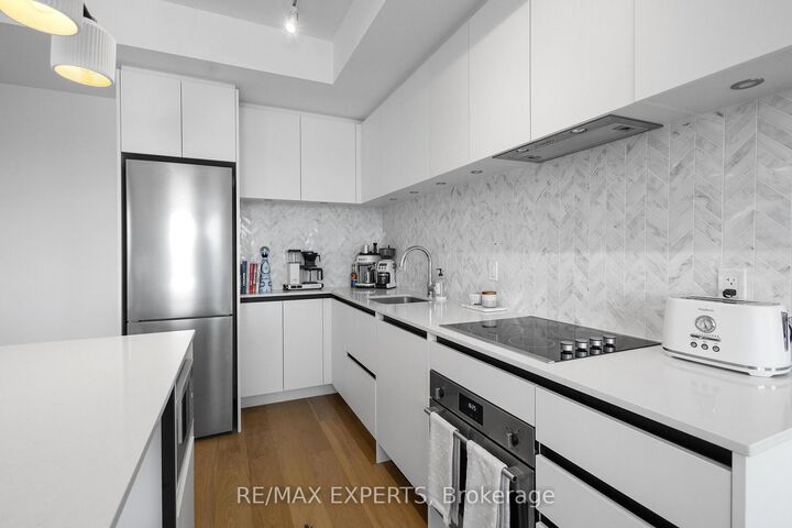 Property Photo: 7950 Bathurst Street 1501 ON L4J 0L4